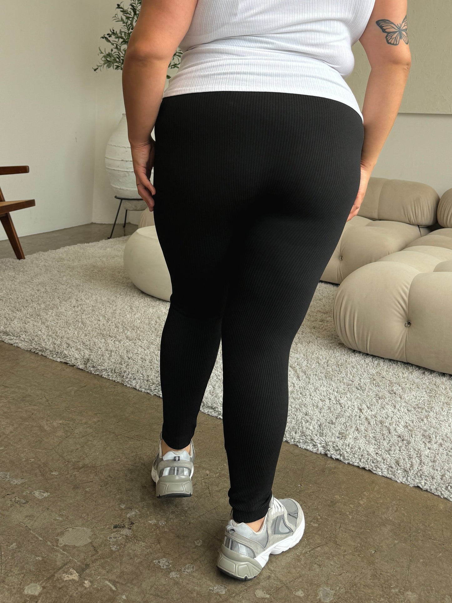 Plus Size Ribbed Leggings